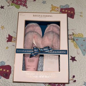Slipper, Foot Soak and Foot Lotion Set